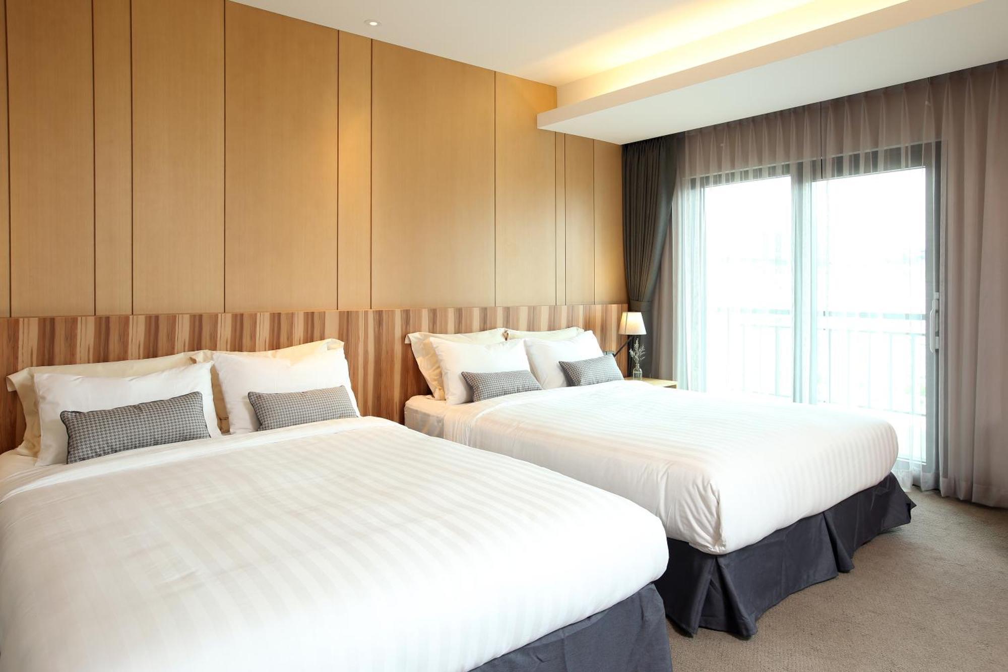 The Suites Hotel Jeju Seogwipo Exterior photo
